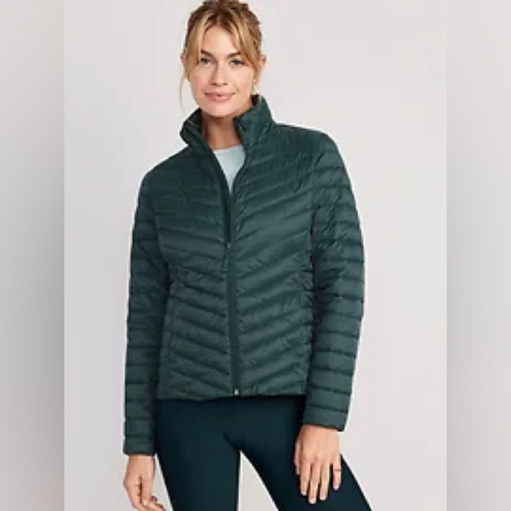 Dark green Old Navy puffer jacket. Size XS. NWT.